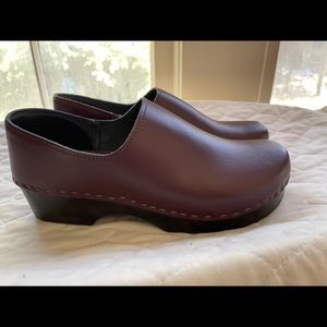 NWOB Sven Clogs, closed back, size 41, probably a US 10
